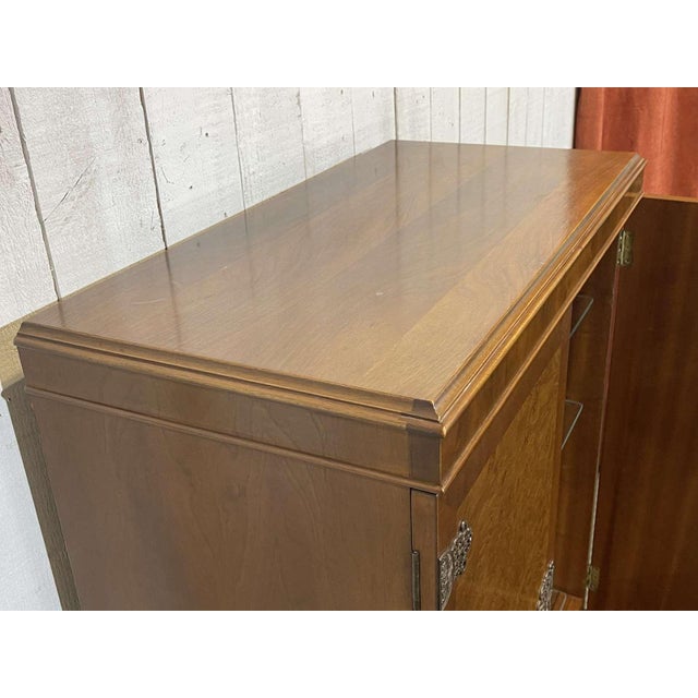 English Bar Buffet in Walnut and Walnut Burl, 1950s For Sale - Image 11 of 18