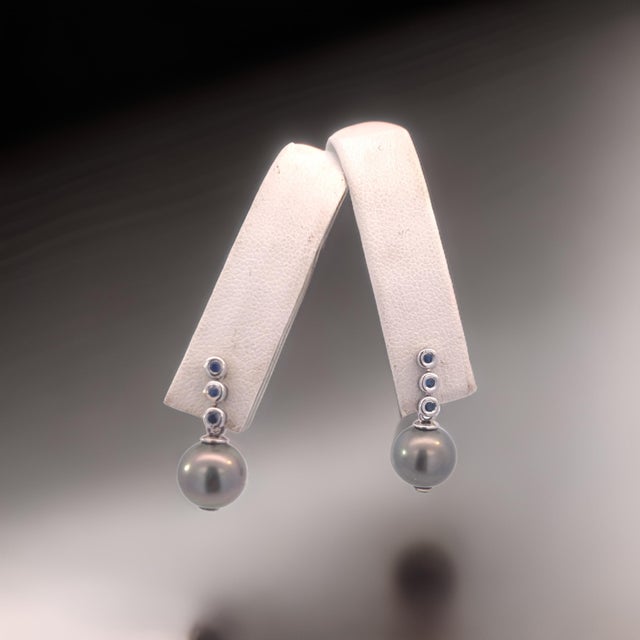 Tahitian Pearl & Sapphire Earrings 14k Gold 9.46 mm Certified For Sale - Image 4 of 11