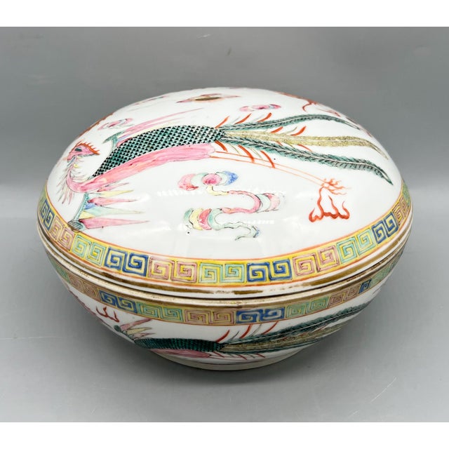 Antique Chinese Guangxu Period Famille Rose Dragon & Phoenix Porcelain Covered Box, 1875–1908 – Chinoiserie / Asian Traditional For Sale - Image 16 of 18