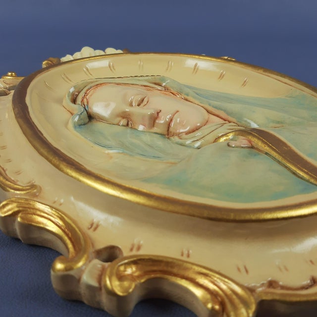 1970s Sacred Madonna Icon Relief in Hand-Painted Lacquered Wood, 1970s For Sale - Image 5 of 12