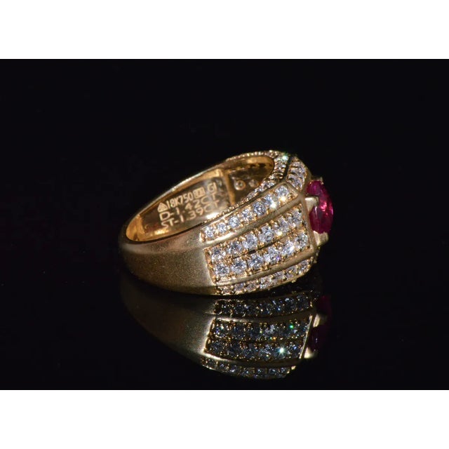 Early 21st Century Certified Natural 2.81Cts VS F Diamond Vivid Red Ruby 18K Solid Gold Cigar Ring Band, size 6.5 For Sale - Image 5 of 10