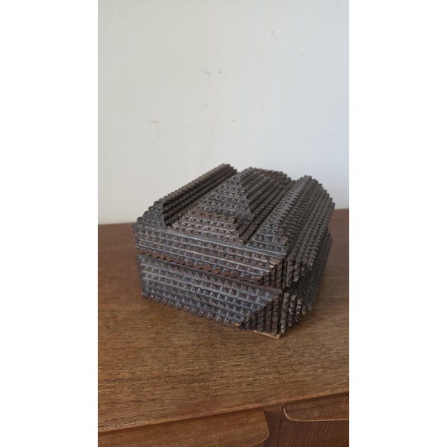 10.5" x 8.5" x 5" 26.7 x 21.6 x 12.7 cm Weight: 750 g (1.65 lb) An exceptional antique Tramp Art keepsake box,...