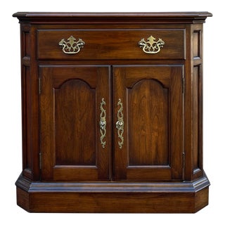 Vintage Pennsylvania House Traditional Cherry Commode Style Nightstand or Side Table For Sale