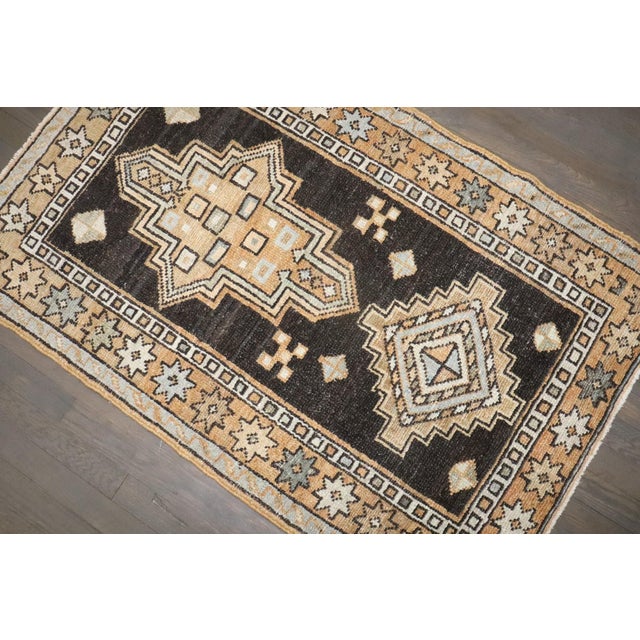 Antique Geometric Persian Heriz Rug For Sale - Image 4 of 5