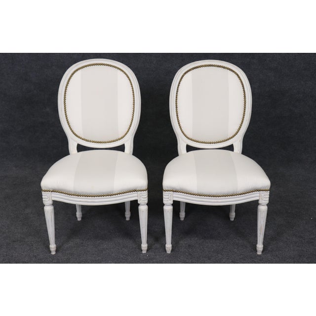 French 1970s Maison Jansen Style Louis XVI White Painted Dining Chairs- Set of 8 For Sale - Image 3 of 12