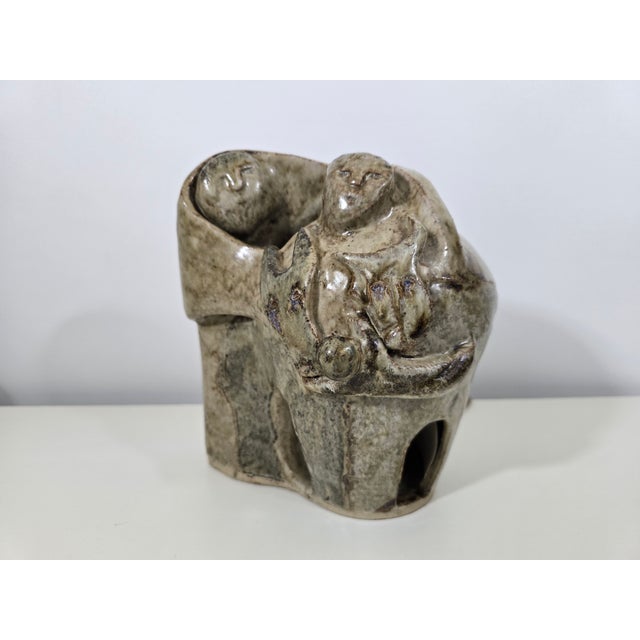 This glazed stoneware lamp is a unique work by French artist Annie Maume, active in the 1970s. Halfway between sculpture...