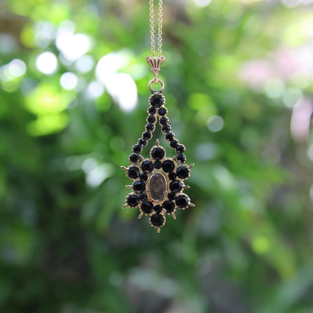 Black Early 19th Century Georgian 14k Gold Flat Cut Onyx Mourning Pendant For Sale - Image 8 of 9