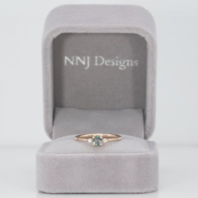 Modern Alexandrite Ring With Earth-Mined Diamond Accents in Solid 14k Gold, Round 4.6mm, Size 6.75 For Sale - Image 3 of 12