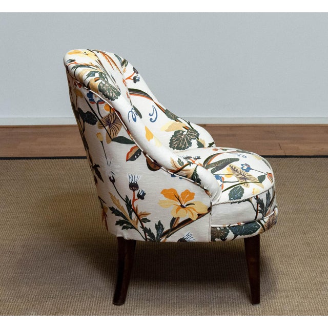 Wood Danish Floral Printed Linen Slipper Chair in the style of J. Frank, 1940s For Sale - Image 7 of 17
