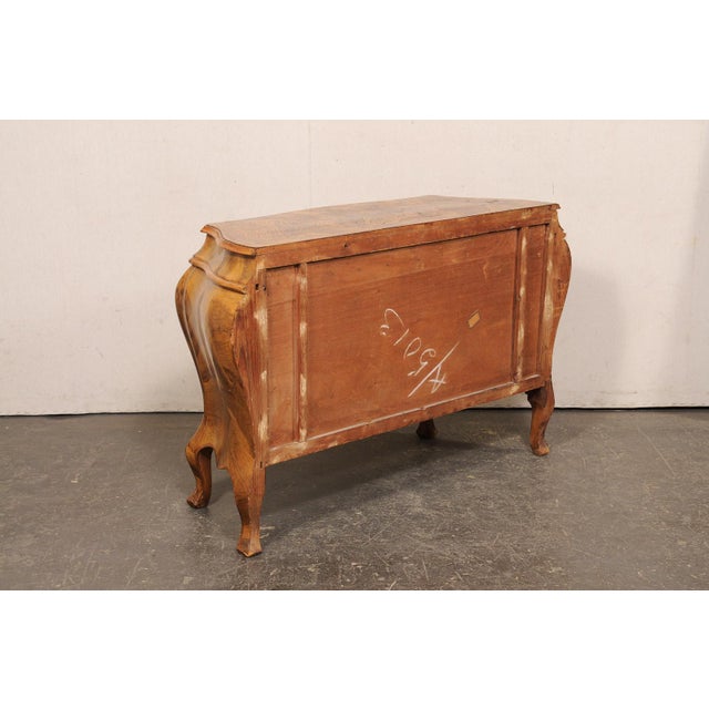 Italian Mid 20th Century Italian Beautifully Veneered Bombé Chest For Sale - Image 3 of 14
