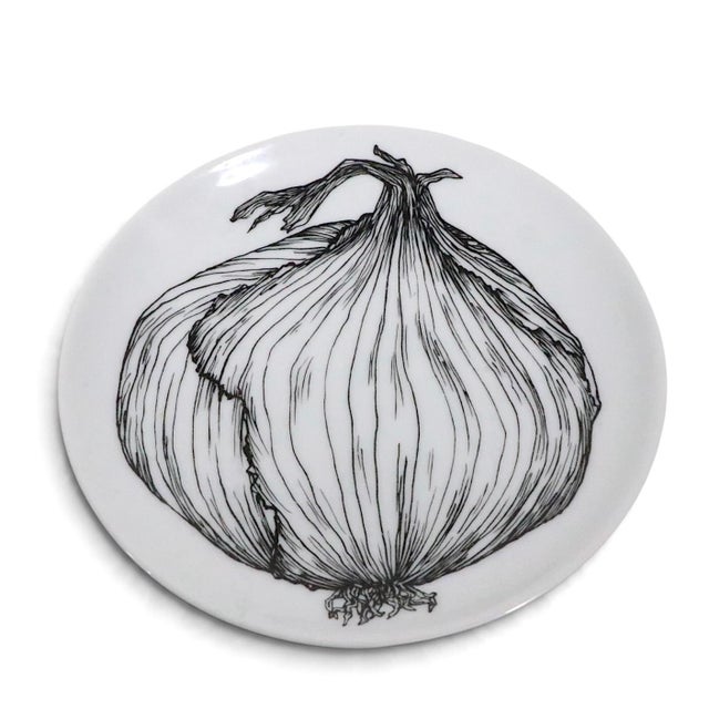 Heinrich & Co. Mid 20th Century Set of Five Graphic Porcelain Heinrich & Co. H&c Selb Bavaria Vegetable Plates For Sale - Image 4 of 12