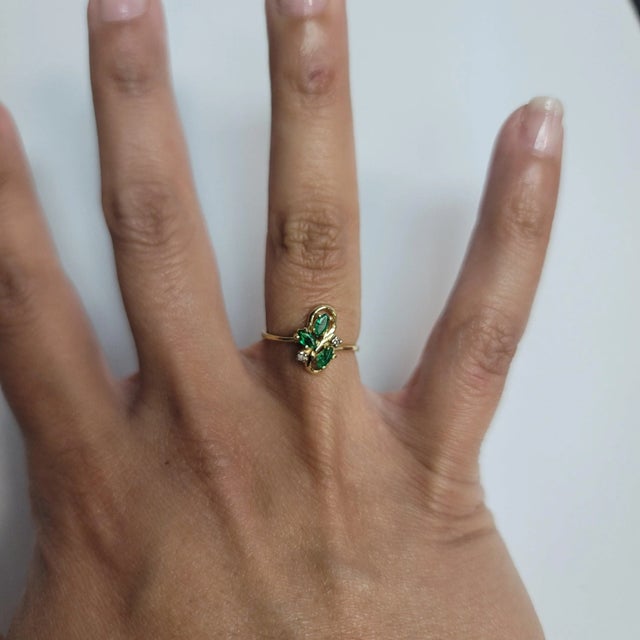 ♥ Product Summary ♥ Main Stone: Emerald & Diamond Approx. Carat Weight: .29cttw Band Material: 14k Yellow Gold Stone Cut:...