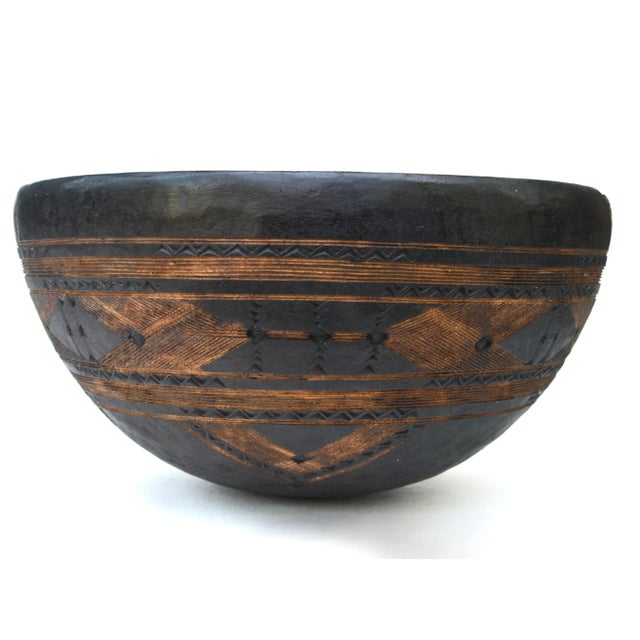 Early 20th Century Large Antique Tuareg Wood Bowl For Sale - Image 5 of 6