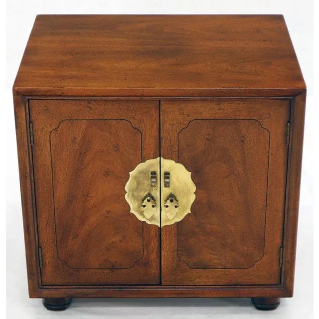 Mid-Century Modern Two Doors Nightstands by Henredon - a Pair For Sale - Image 9 of 12