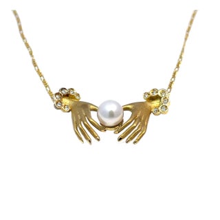 18k Yellow Gold Diamond Hands Holding Pearl Pendant Necklace For Sale