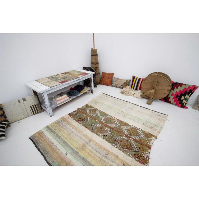 1960s Vintage Turkish Kilim Rug- 4′7″ × 5′2″ For Sale In Los Angeles - Image 6 of 7