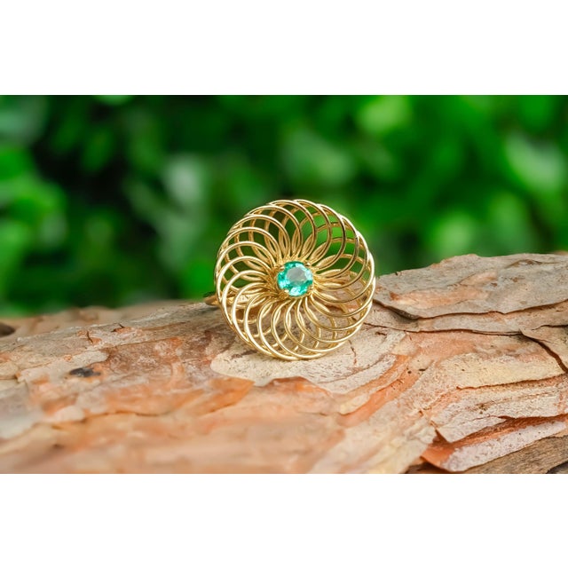 Round Emerald 14k Gold Ring Size 6.75 (All Sizes Available) For Sale - Image 9 of 11