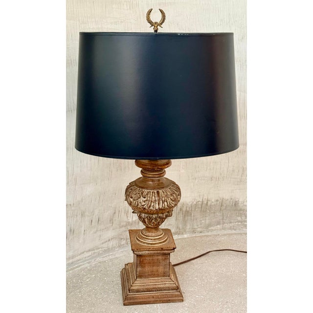 Neoclassical-Style Faux Wood Urn Table Lamp, Detailed Baluster Pedestal & Contrasting Opaque Black Drum Shade For Sale In San Antonio - Image 6 of 11