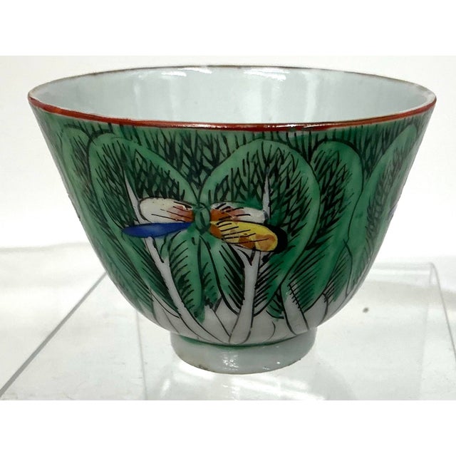 Green Pair of Antique Chinese Export Famille Verte “Boc Choy Leaf” Small Cups For Sale - Image 8 of 10
