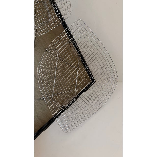 Wire 421 and 422 Diamond Chairs in Silver and Blue by Harry Bertoia for Knoll, 1970s, Set of 2 For Sale - Image 18 of 18