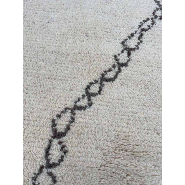 Moroccan Artist White Contemporary Hand-Knotted Area Wool Rug Living Room Ethnic Decor For Sale - Image 4 of 10