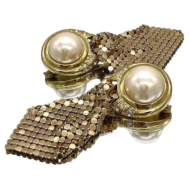This is a pair of Whiting & Davis pearl and gold mesh drop earrings. These Art Deco style gold-tone clip back earrings...