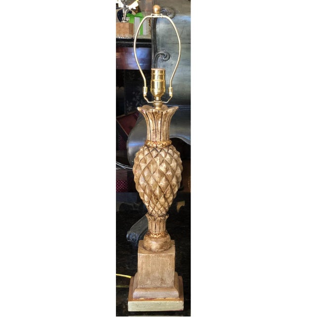 Traditional Regency Style Thomas Morgan Carved Pineapple Form Designer Table Lamp For Sale - Image 3 of 4