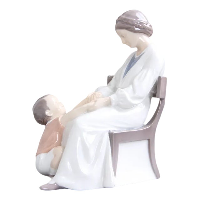 Model 1642 Mother & Child Figure from Bing & Grøndahl For Sale