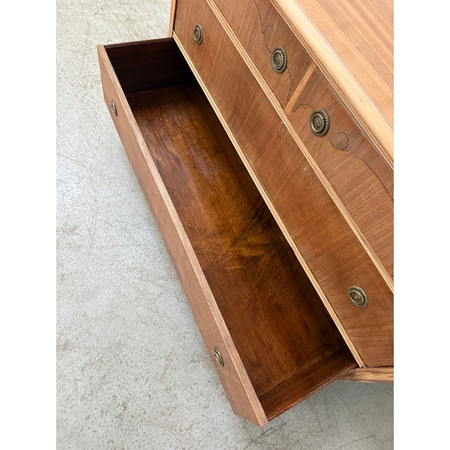 This art deco chest of drawers from the 1920s-1930s is distinguished by its clean lines and stylized stringing. Its...