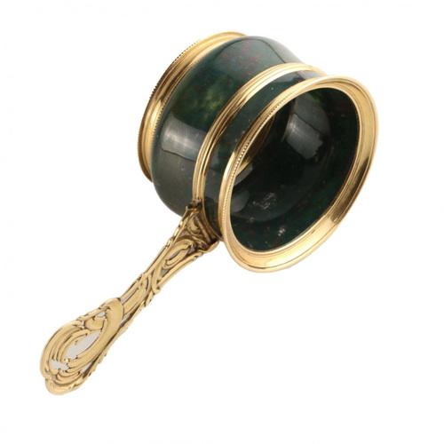 Elegant magnifier in a gold frame with a pen in the form of a curl and decorative trim from jasper on the body. Weight 30 gr.