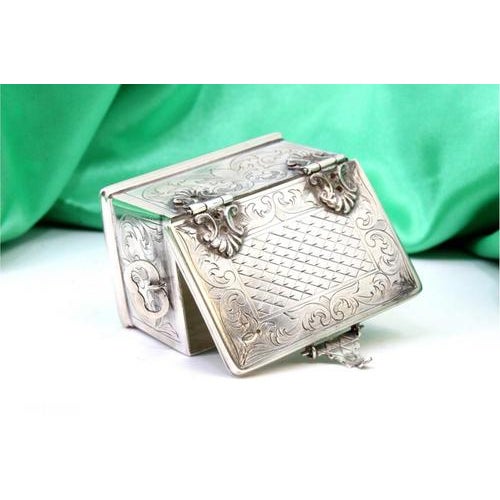 Metal Chest-Shaped Silver Box with Reliefs and Applications For Sale - Image 7 of 7