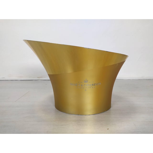 Champagne Basin in Gold from Moët & Chandon, 1980s, in Good conditions. Designed 1980 to 1989