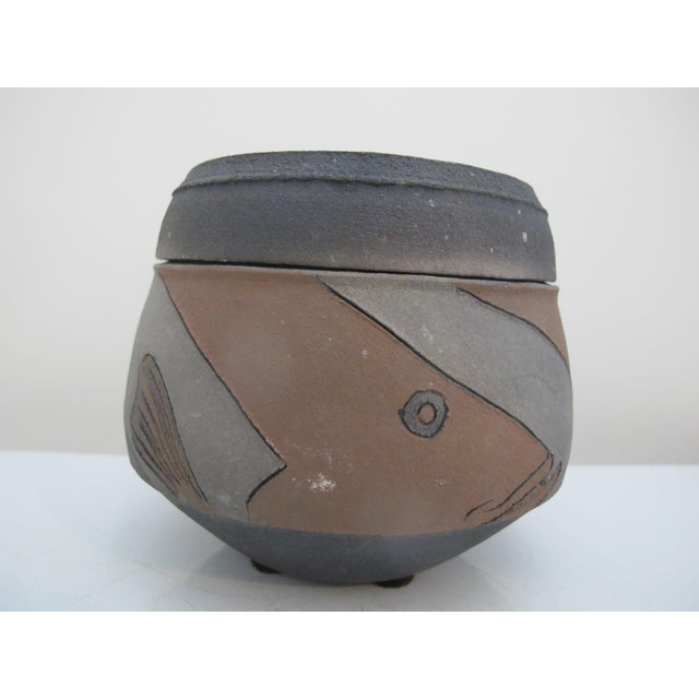 American Frank Boyden Oregon Studio Pottery With 2 Fish Design Round Lidded Jar Box For Sale - Image 3 of 10