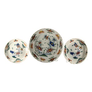 Garniture of 3 Dutch Delft Polychrome Charger 12" & Pair of Plates 8.75" For Sale