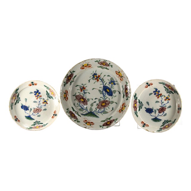 Garniture of 3 Dutch Delft Polychrome Charger 12" & Pair of Plates 8.75" For Sale