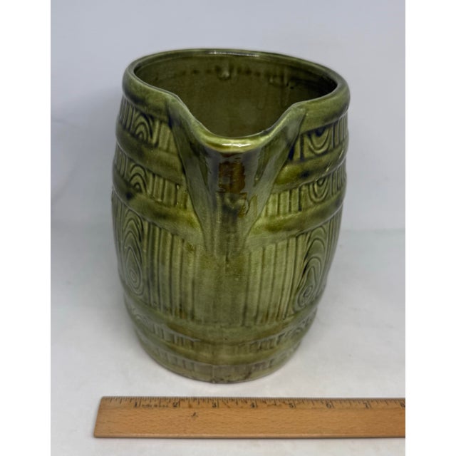 Mid 20th Century Retro Green Yellow Ware Pottery Stoneware Barrel 8” Pitcher For Sale - Image 9 of 12