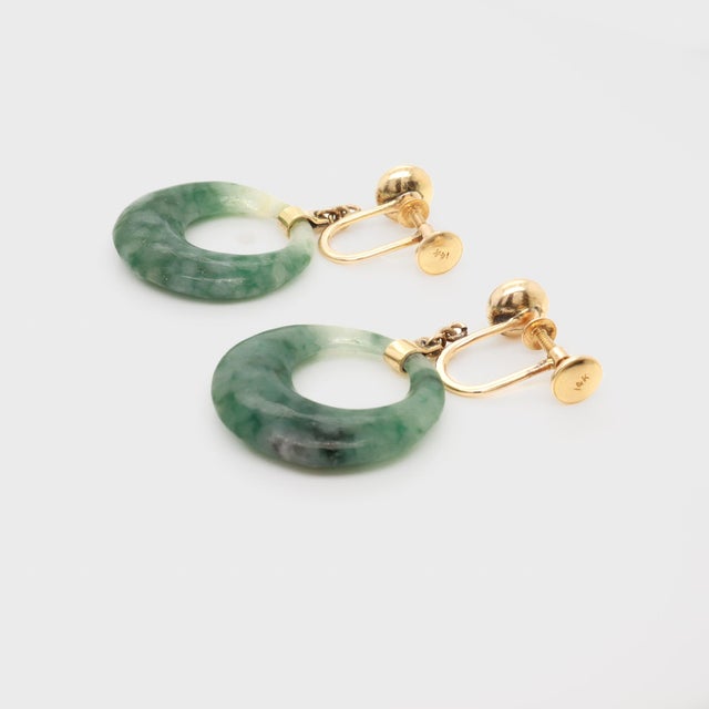 Pair of Vintage 14k Yellow Gold and Spinach Jade Hoop Screw Back Earrings For Sale - Image 12 of 12