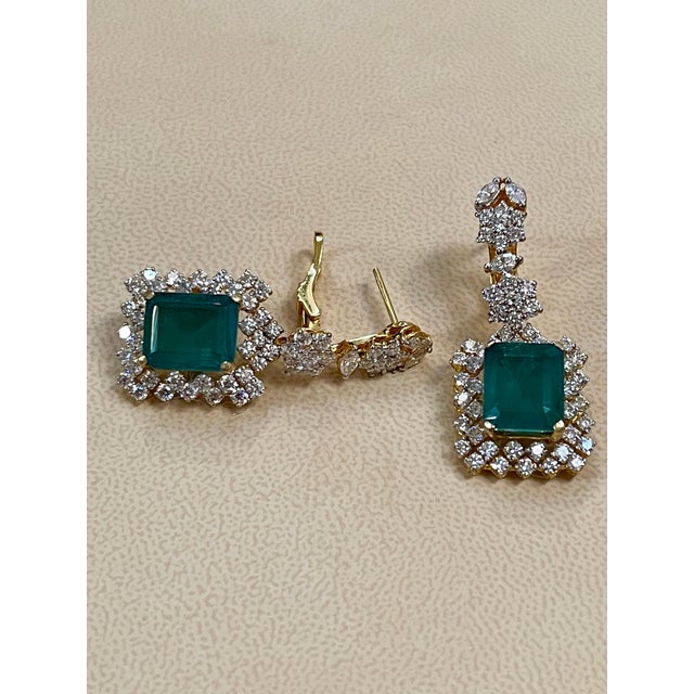 Hydro Emerald Cut Emerald, 7Ct VS Diamond Dangle/Drop Earrings 18 Kt Gold For Sale - Image 11 of 18