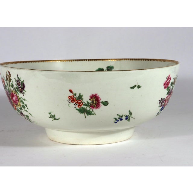 English 18th-Century First Period Worcester Porcelain Botanical Punch Bowl For Sale - Image 3 of 18