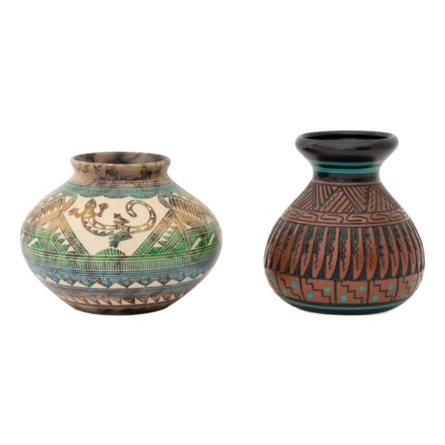 Navajo Dine Art Pottery Vases, 2 For Sale