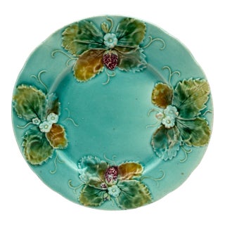 French Majolica Strawberries Plate Luneville, Circa 1880 For Sale