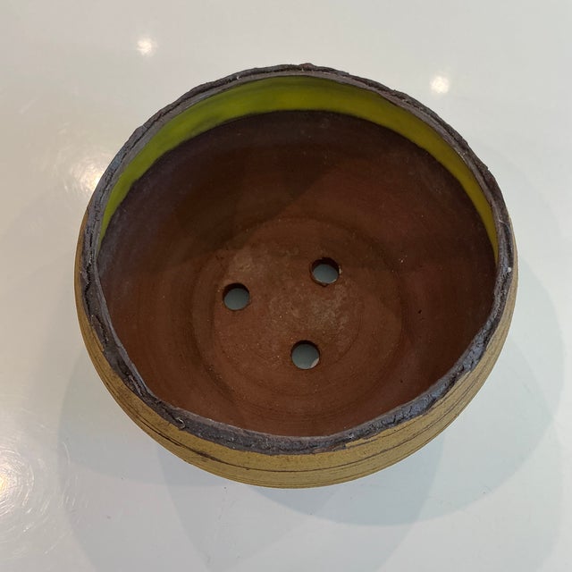 Famed LA artist Titia Estes, created a series of planters for an LA restaurant in 2015. Showcasing beautiful yellow ocher...