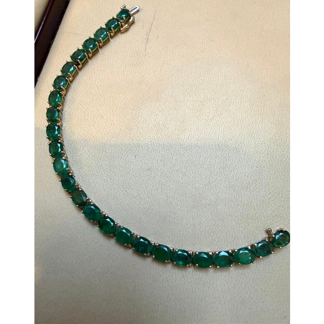 Contemporary 25 Carat Natural Emerald Cocktail Tennis Bracelet 14 Karat White Gold 7" For Sale - Image 3 of 18