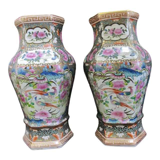 Chinese Famille Rose Medallion Bird & Flower Design Wall Pocket Vase Pair For Sale
