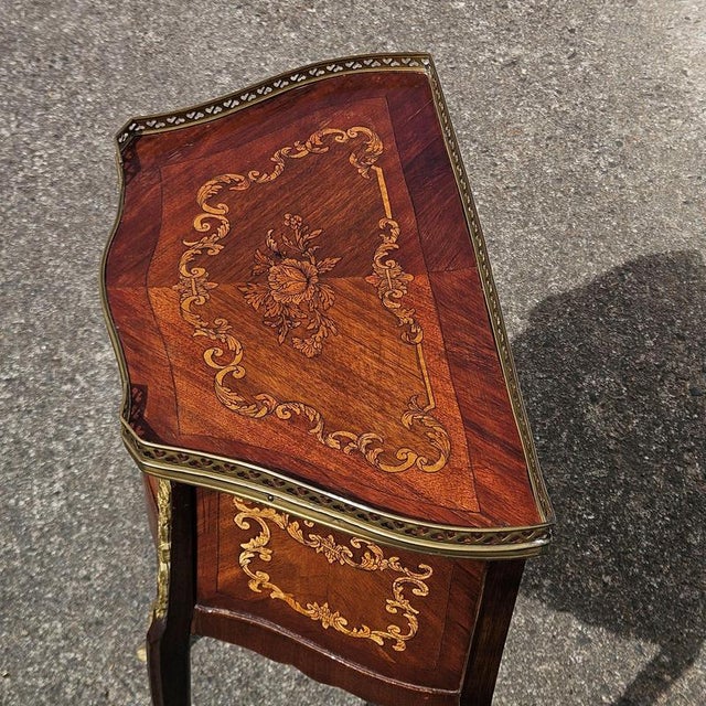 Brown Marquetry Nightstand in Wood and Brass For Sale - Image 8 of 18