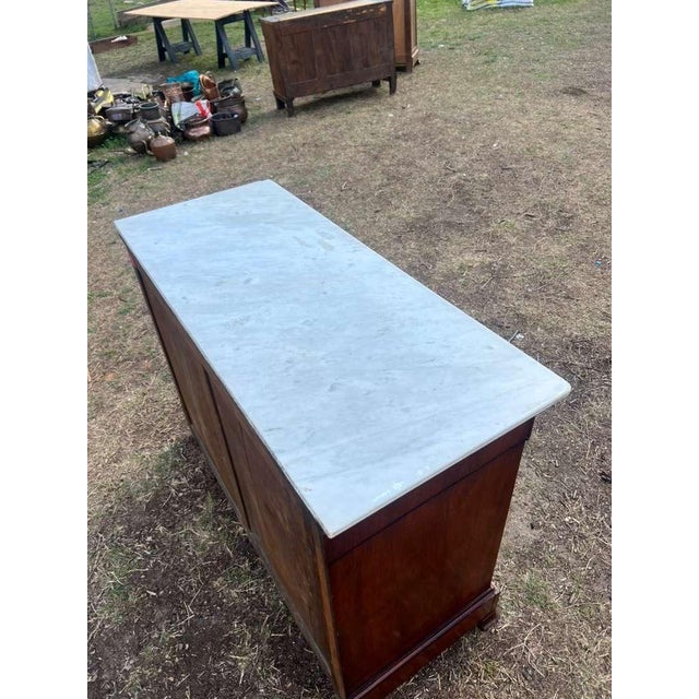 French Country 19th Century Louis Philippe Solid Flam Mahogany Carrara Marble Top Chest of Drawer / Commodes For Sale - Image 3 of 12