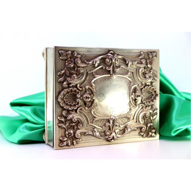 Silver Shell Jewelry Box with Reliefs and Applications For Sale - Image 5 of 9