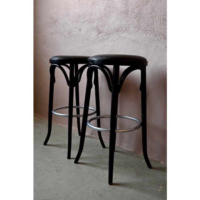 1970s Bistro Bar Stools in Black and Chrome Tortoiseshell Vinyl, 1960s, Set of 2 For Sale - Image 5 of 14
