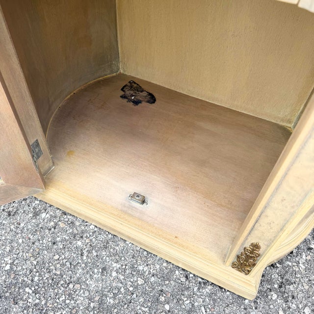 Vintage French Provincial Burlwood Nightstands by Detroit Furniture - A Pair For Sale In West Palm - Image 6 of 10