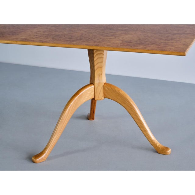 Three Legged Coffee Table in Burl Elmwood by Carl Malmsten for Carl Malmsten, Sweden, 1960s For Sale - Image 13 of 15